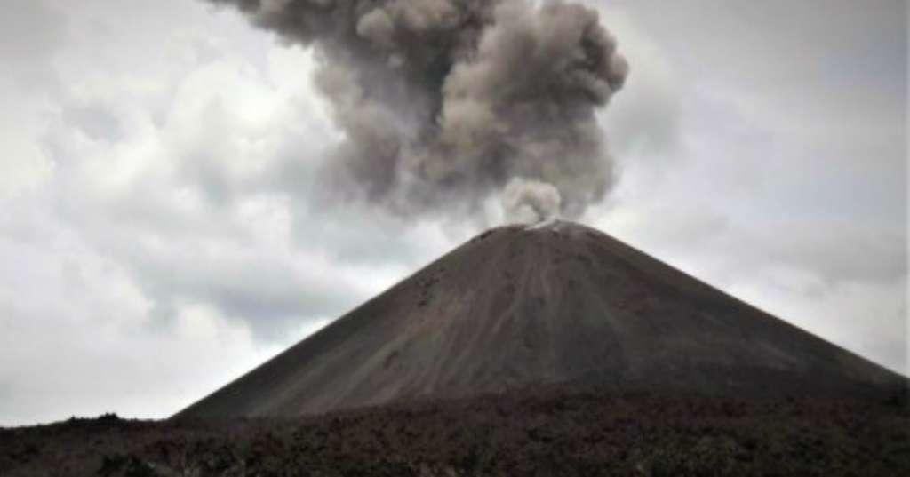 Meski Berstatus Siaga, Gunung Anak Krakatau Tak akan Timbulkan Tsunami