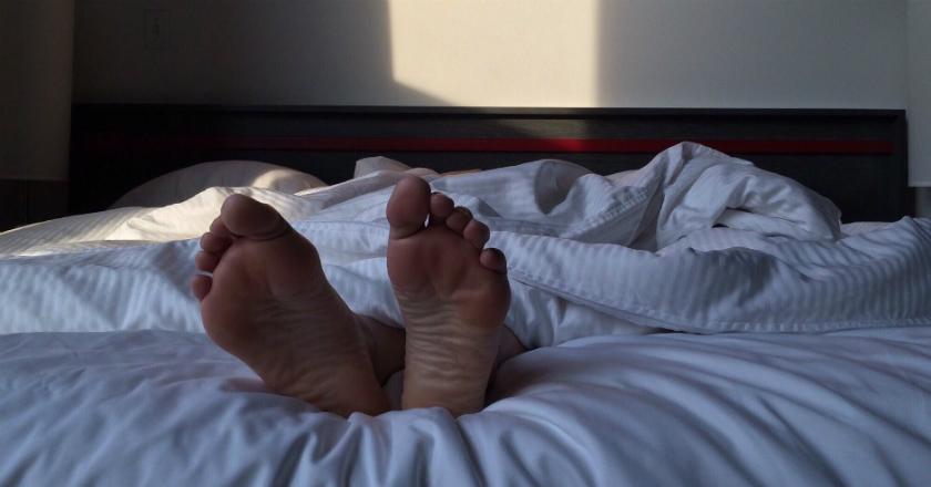 Sering Memukul dan Menendang Saat Tidur? Ini Penjelasan Medisnya