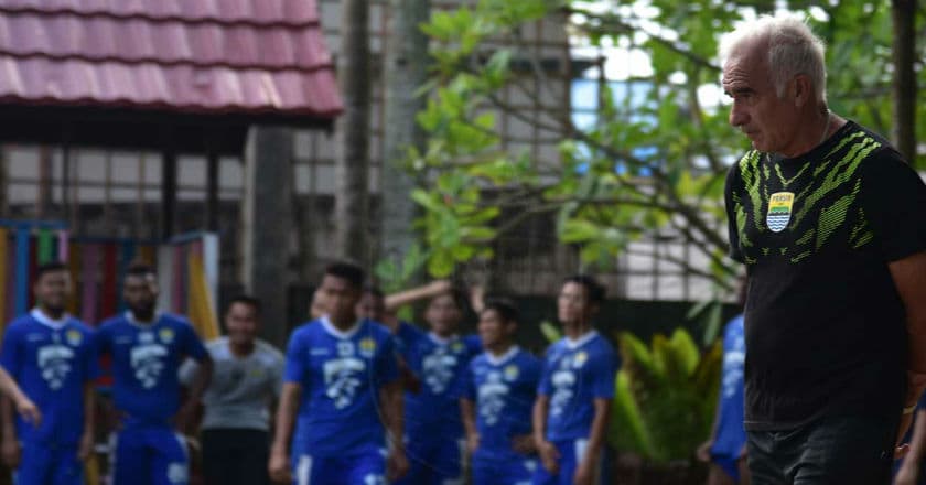 Mario Gomez Menuntut, Manajemen Persib Enggan Menanggapi