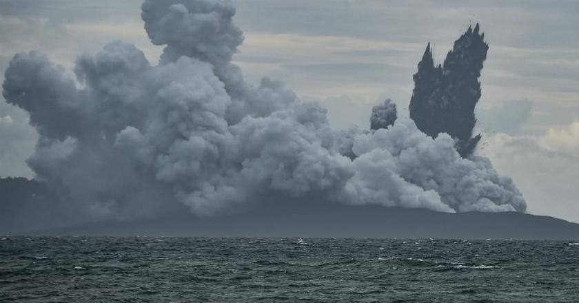 BMKG: Aktivitas Gunung Anak Krakatau Bisa Bangkitkan Tsunami