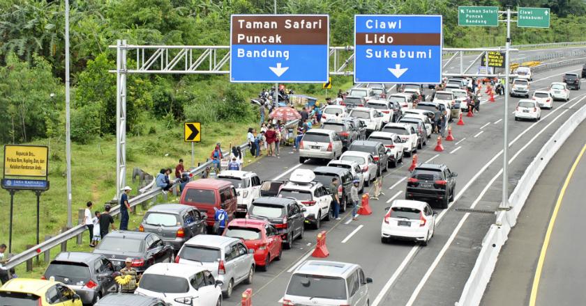 Jalur Puncak H-3 Tahun Baru: Kemacetan Terpantau di Pintu Exit Tol Ciawi