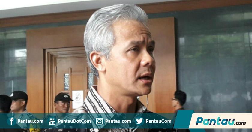 Ganjar Pranowo Kecewa Petugas Panwas Menolak Salaman