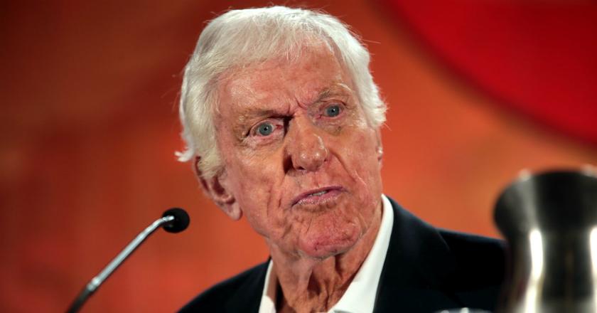 Meski Berusia 93 Tahun, Dick Van Dyke Masih Tetap Lincah di 'Mary Poppin's Return'