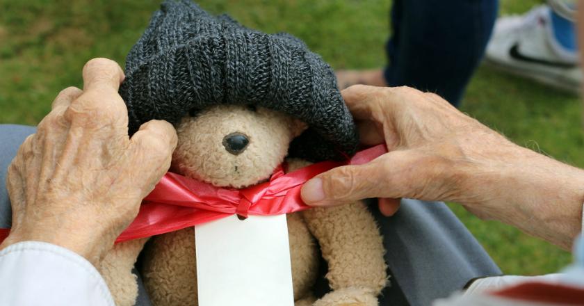 Guys,! Ayolah Jangan Terlalu Sibuk, Sekali-kali Ajaklah Kakek-Nenek Liburan