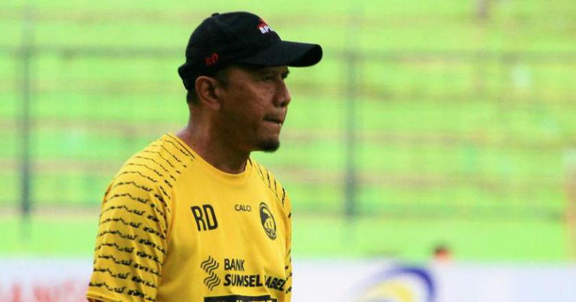 Ditinggal Nil Maizar, PS Tira Ikat Rahmad Darmawan