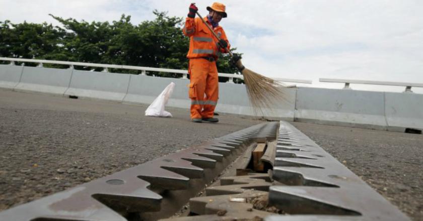 Subuh kudu Kelar, 3.180 Petugas Kebersihan Siap-siap Nyapu Usai Perayaan Malam Tahun Baru