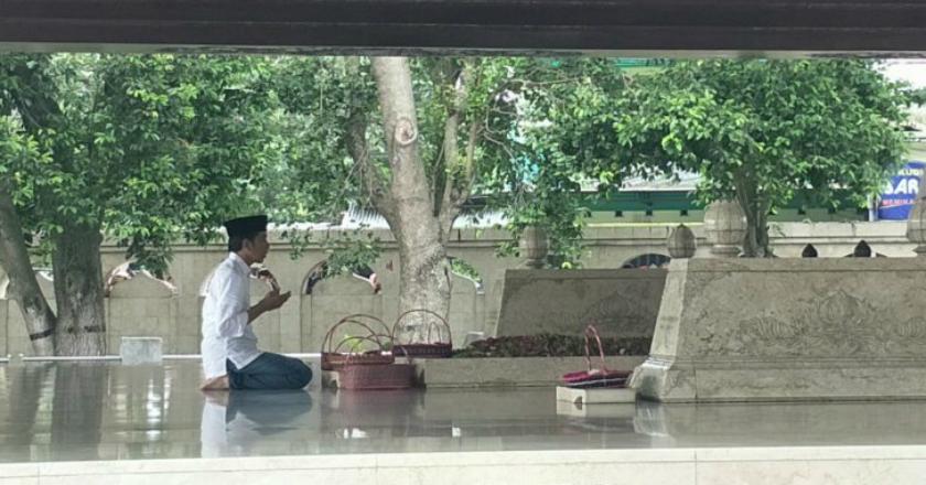 Presiden Jokowi Ziarah ke Makam Bung Karno di Blitar