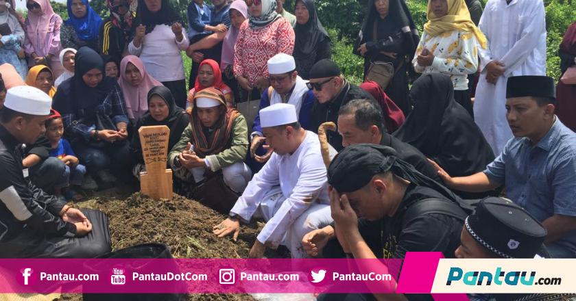 Doa Opick untuk Sang Istri: Delapan Pintu Surga Sekarang Terbuka Untuknya