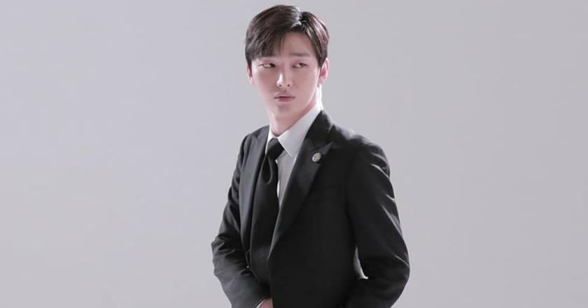 Wanna One Bubar, Yoon Ji-sung Main Pentas Musikal