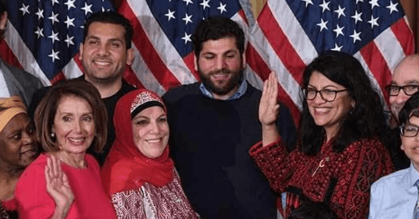 Pakai Baju Adat Palestina, Rashida Tlaib Beri Warna Baru di Kongres AS