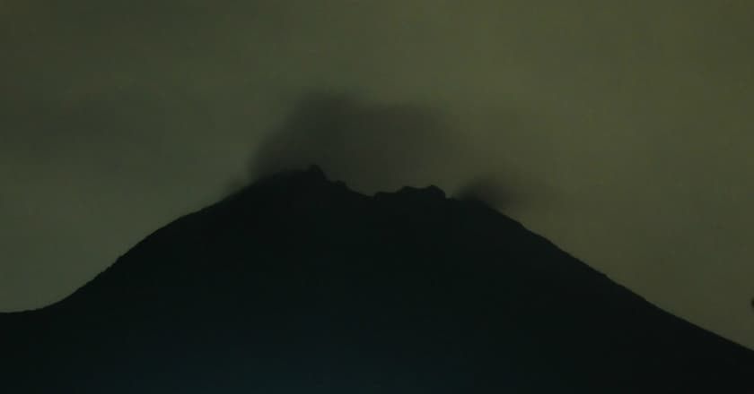 Magelang Aman dari Hujan Abu Gunung Merapi