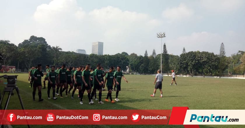 Indra Sjafri Gelar Latihan Perdana Timnas U-22 Bersama 33 Pemain