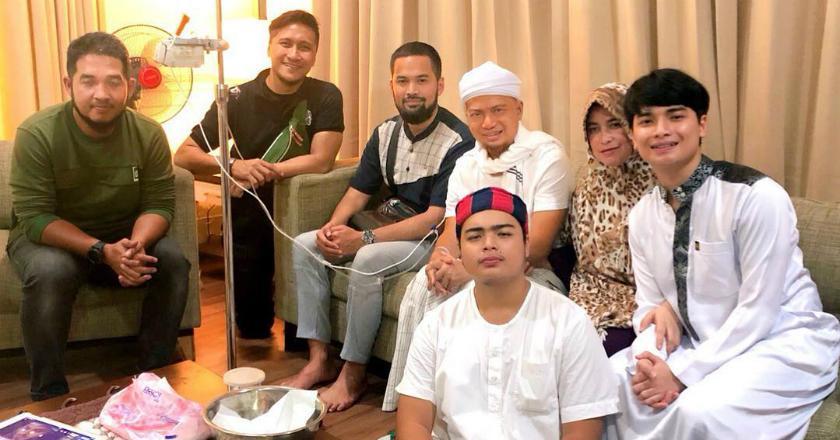 Jenguk Ustaz Arifin Ilham, Arie Untung: Setiap Bertemu Selalu Tersenyum