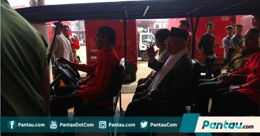 Hadir di Acara HUT PDIP ke 46, Jokowi-Ma'ruf Disambut Salam Metal