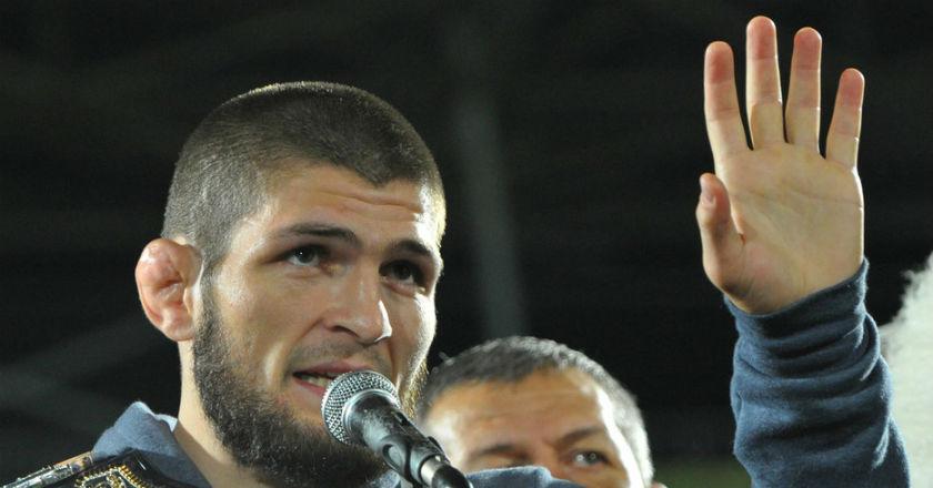Luar Biasa! Ini Wujud Cinta Khabib Nurmagomedov ke Fans