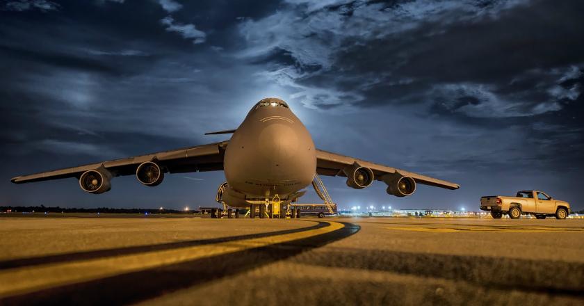 Pesawat Militer Iran Jatuh di Permukiman, 15 Orang Tewas