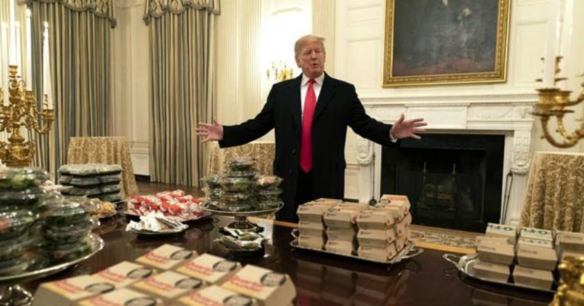 Petugas Katering Kena Shutdown, Trump Pesan 300 Burger ke Gedung Putih