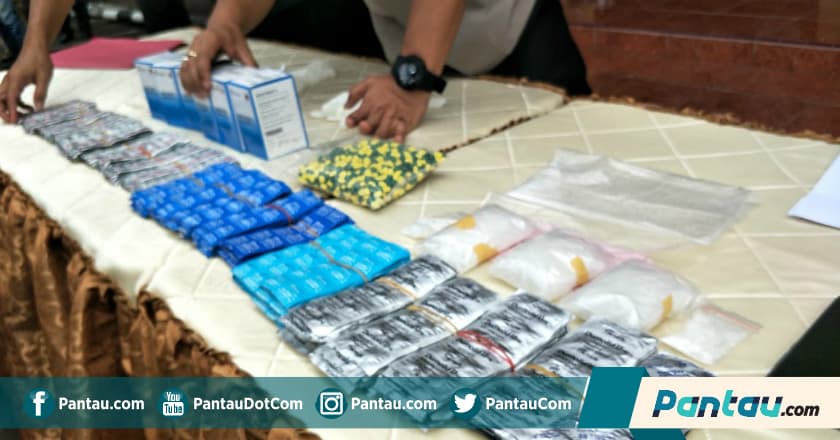 Selain Simpan Sabu Siap Edar di Sekolah, Tiga Pemuda Juga Timbun Ribuan Obat Terlarang