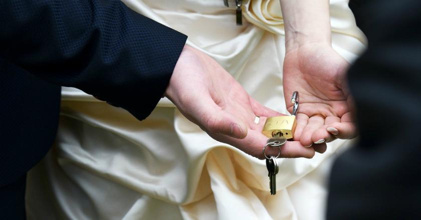 Sudah Mengerti Aturan Pembagian Warisan Jika Menikahi Bule? Wajib Tahu Nih