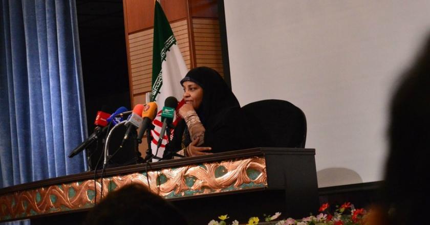 Karena Jilbab, Jurnalis Press TV Ini Ditahan FBI Selama 48 Jam di Bandara St. Louis Lambert