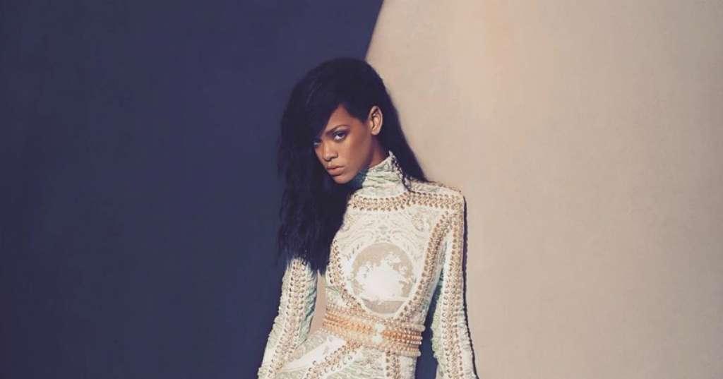 Karena Fenty, Rihanna Gugat Ayah Kandung