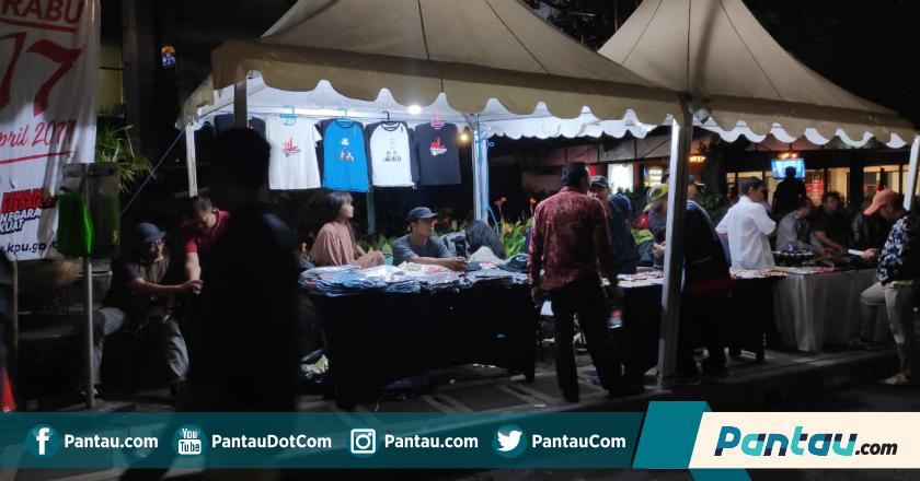 Kala Rakyat Mencari Rezeki di Arena Debat