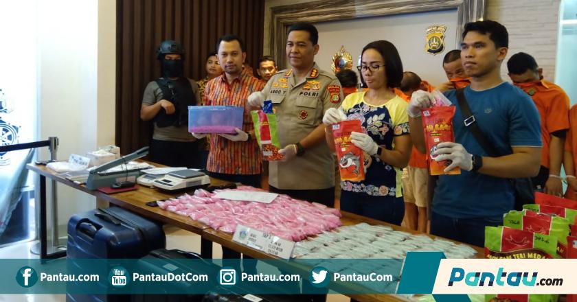 Polisi Ungkap Jaringan Pengedar Narkoba Bermodus Oleh-oleh