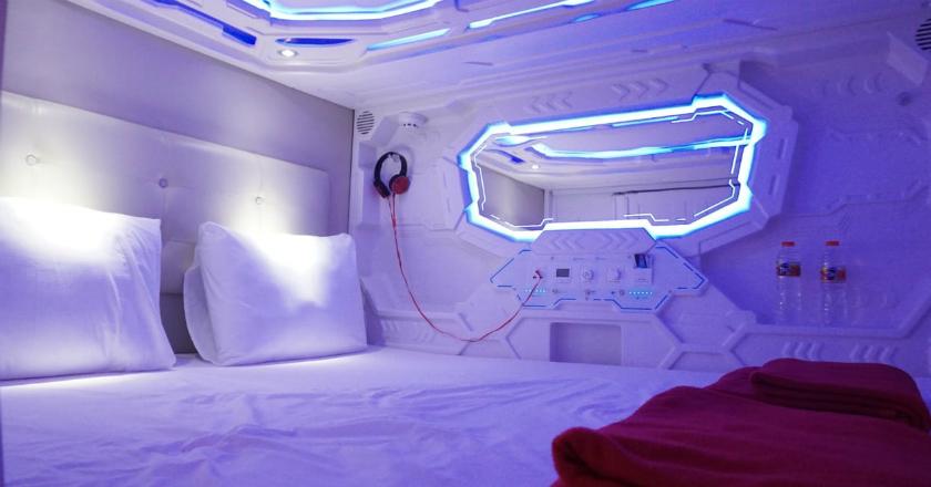 Hotel Kapsul Futuristik Pertama di Jakarta : Seperti Ada di Luar Angkasa