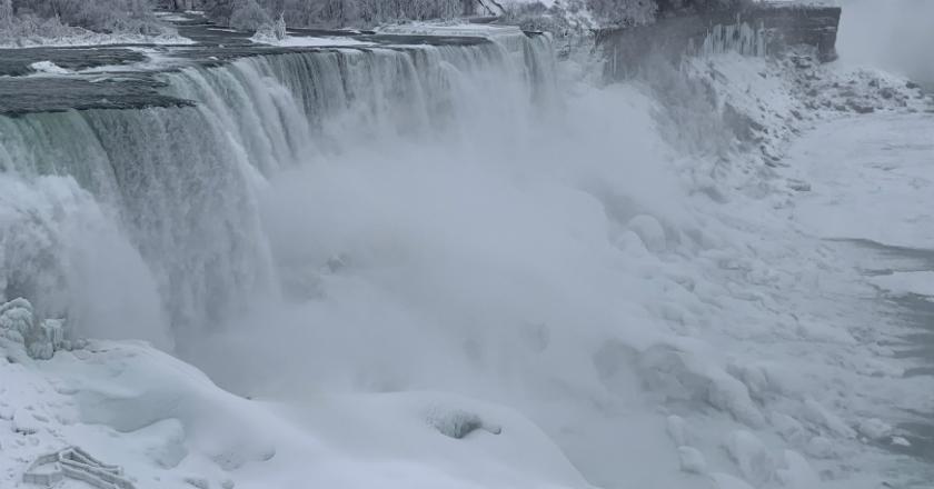 Wow, Begini Penampakan Air Terjun Niagara yang Terkenal Menjadi Es