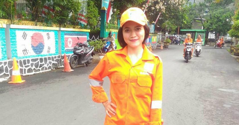 Sellha Purba, Gadis Cantik Mantan Model yang Memilih Bekerja Sebagai 'Pasukan Oranye'