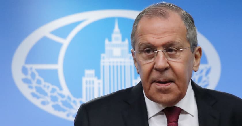 Viral! Menlu Rusia Berikan Jabat Tangan yang Hangat pada Mikrofon