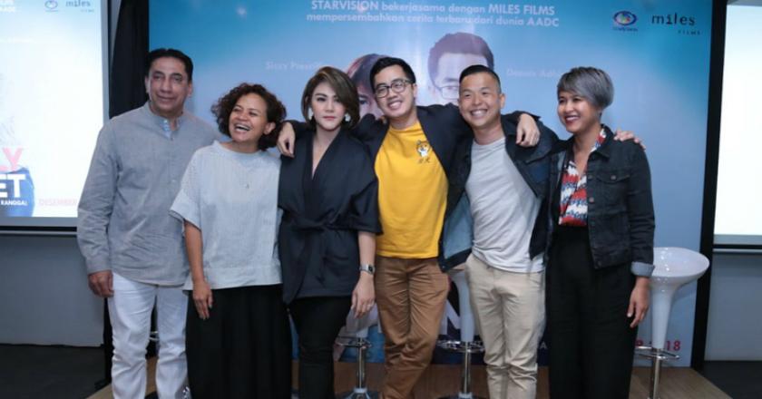 Mira Lesmana Pilih Ernest Prakasa Sutradarai 'Milly & Mamet'
