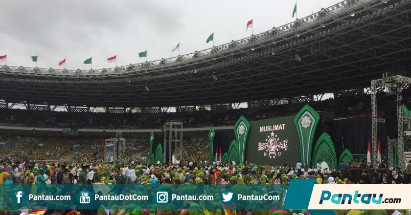 Puluhan Ribu Peserta Harlah Muslimat NU Deklarasikan Gerakan Anti Hoax