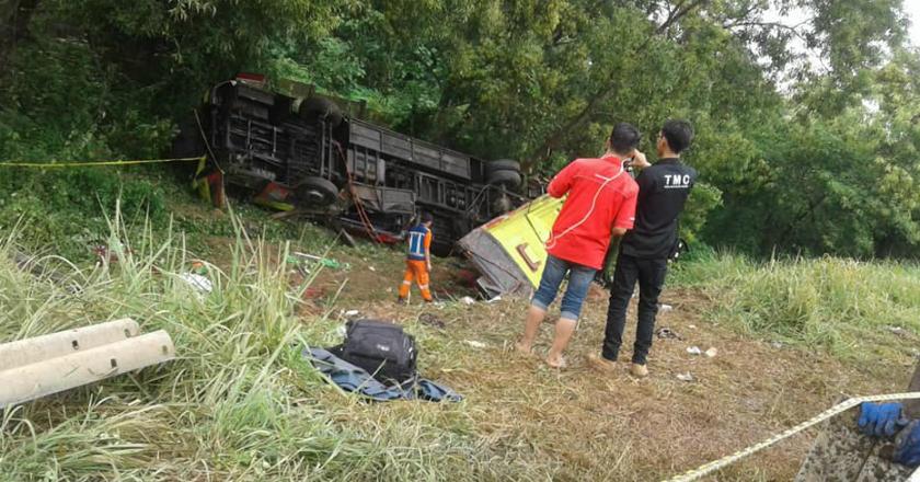 Bus Terbalik di Tol Cipularang, Empat Penumpang Tewas