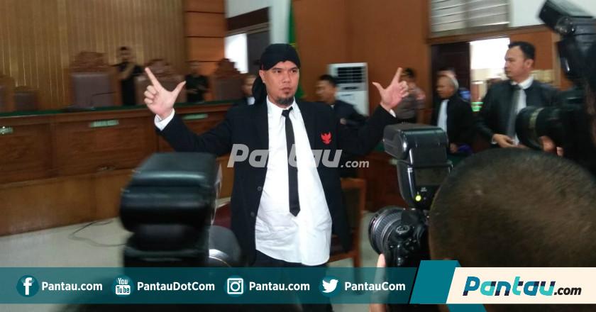 Ahmad Dhani Divonis 1,5 Tahun Penjara dalam Kasus Ujaran Kebencian