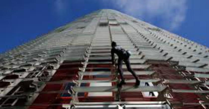 Panjat Menara Tinggi di Filipina, 'Spiderman Perancis' Ini Ditangkap Lagi