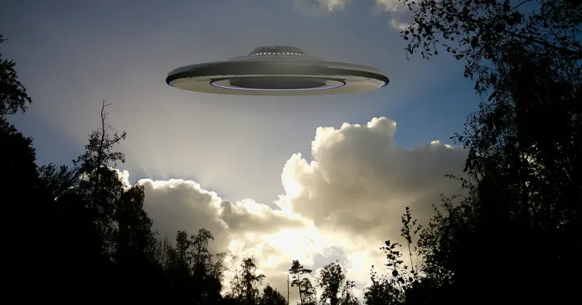 Teori Konspirasi UFO Mengalir Pasca Lingkaran Putih Besar Tampak di Langit Kolombia
