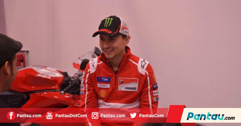 Dianggap Tak Bisa Kalahkan Marquez, Lorenzo Beri Jawaban 'Berkelas'