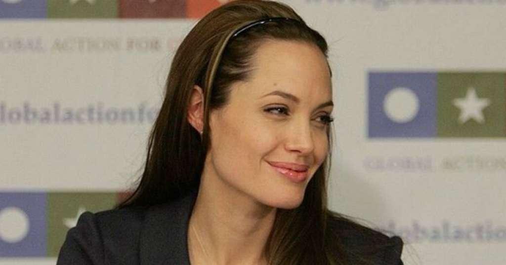 Cinta Angelina Jolie Hanya Terpatri Buat Brad Pitt