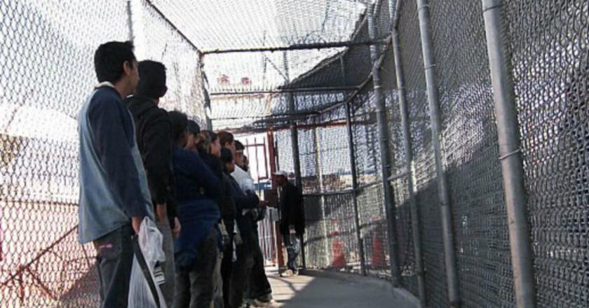 Sadis! Gunakan Selang, Otoritas AS Beri Makan Paksa Tahanan Imigrasi