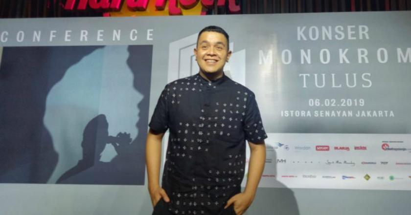 Di Konser 'Monokrom' Tulus Ajak Penonton Nyanyi Bersama