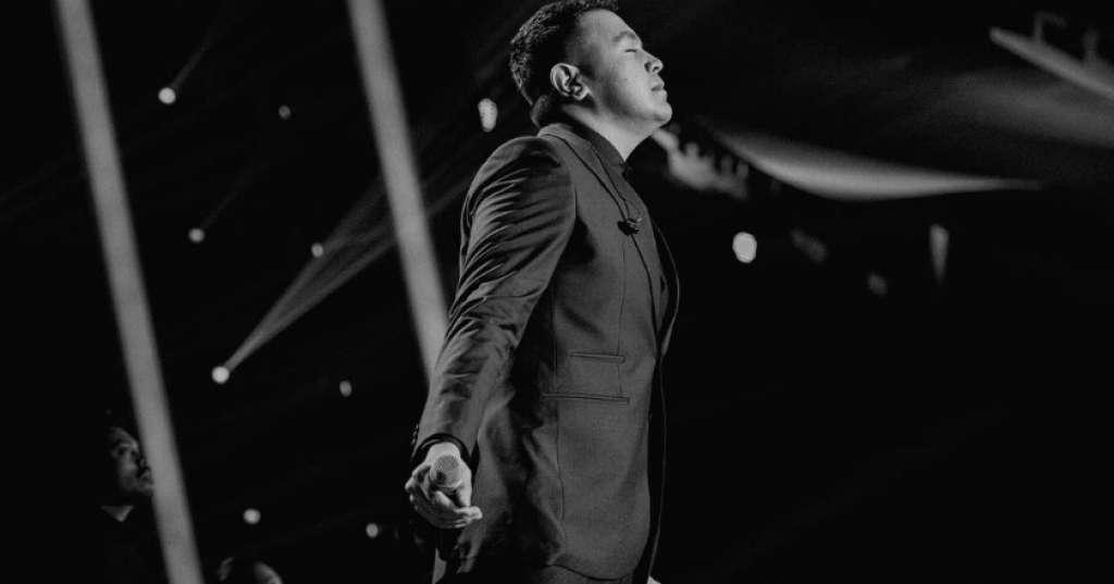 Grogi Konser Disaksikan Orangtua, Tulus Sampai Salah Nada dan Lirik Saat Nyanyi