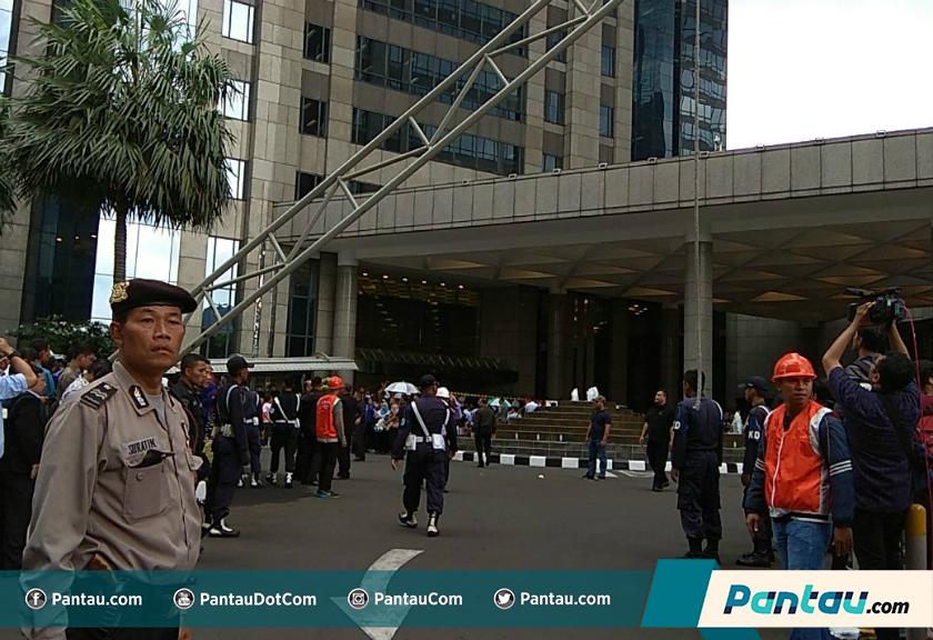 Total Ada 72 Korban dari Ambruknya Selasar Gedung BEI