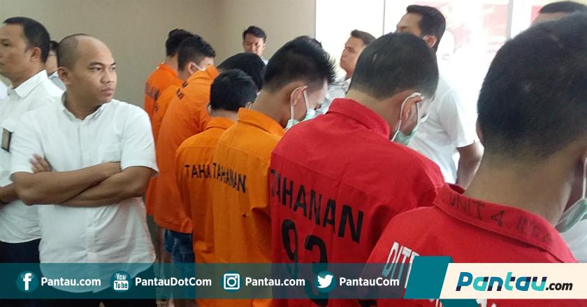 Polisi Gerebek 7 Lokasi Penjual Obat Terlarang di Jakarta