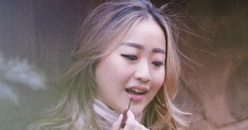 Membanggakan! MUA Asal Surabaya Ini Permak Wajah Sederet Bintang Hollywood
