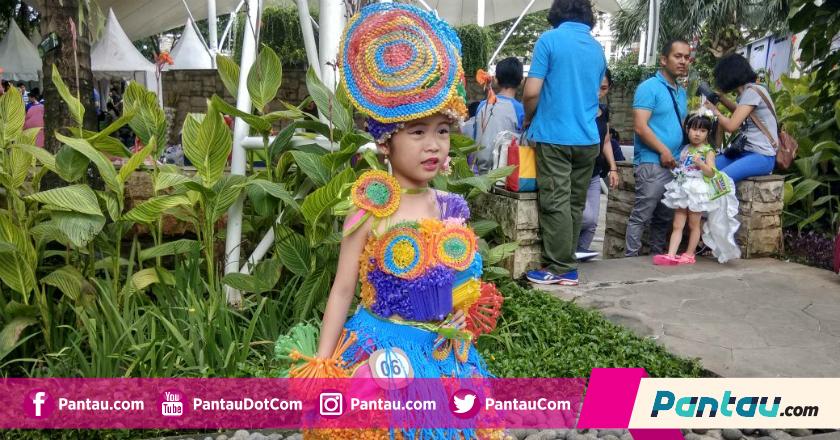 Pantau Video: Aksi Model Cilik di Fashion Show Busana Daur Ulang Bikin Gemes