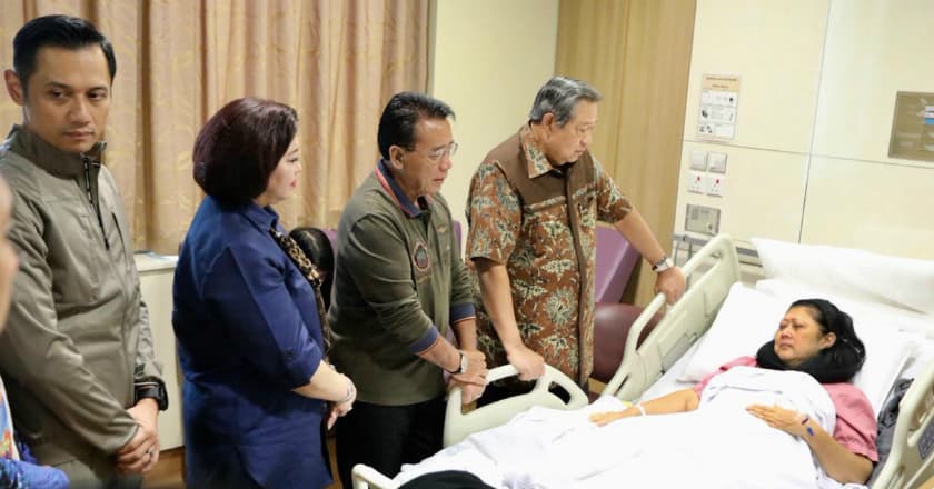 Ani Yudhoyono Dirawat di RS Singapura, Kenapa Prabowo Belum Membesuk?