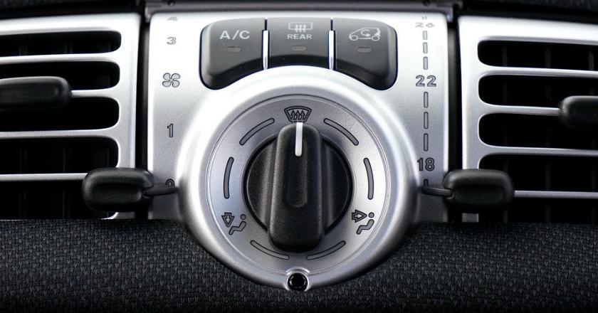 Jangan Nyalakan AC Saat Menghidupkan Mobil, Bahaya!