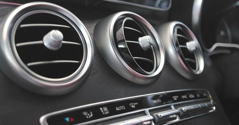 Merokok di Dalam Mobil Ber-AC Aman Kok, Tapi..