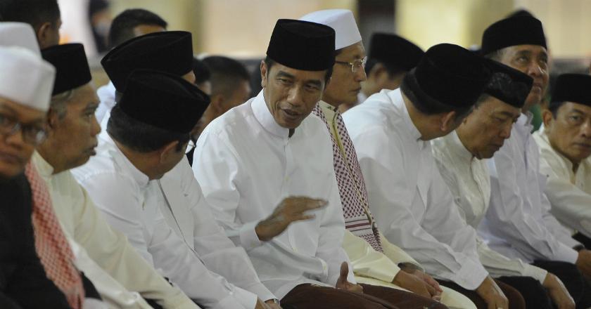 TKN: Jokowi Tidak Pernah Politisasi Salat, Tak Seperti Prabowo
